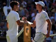 Choque de extremos en Wimbledon: Alcaraz y Tarvet nacieron el mismo año, pero el español demostró por qué está 700 puestos adelante