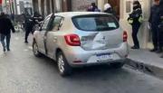 Abrió la puerta de su auto sin mirar y un motociclista terminó en el hospital