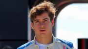 Cuánto vale y cómo comprar la campera de Alpine que usó Franco Colapinto en su llegada a Silverstone