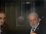 Tras su paso por la cumbre del Mercosur, Lula le hizo una fugaz visita a Cristina Kirchner en la vivienda donde cumple prisión domiciliaria