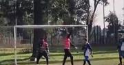 El inoxidable Martín Palermo: jugó a la pared y definió de volea en un picadito de los +51
