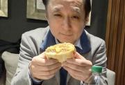 El Embajador de Japón probó el sánguche de milanesa: ¿cuál fue su reacción?