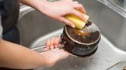 Cómo limpiar las ollas manchadas para que queden impecables