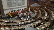 Nuevos incidentes y bochorno obligan a que la sesión por contrario del litio se suspenda sin fecha ni hora