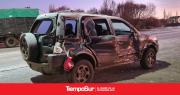 Importantes daños en un choque entre un camión y un auto