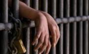 Inmigrantes presos en la “Alcatraz de los Caimanes”