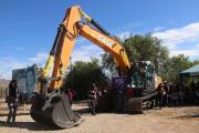 Entregan maquinaria en Cochabamba para mejorar riego y beneficiar a 10 comunidades productoras