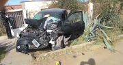 Grave choque en Rivadavia: una camioneta quedó destruida tras colisionar contra un colectivo