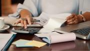 La morosidad creciente en tarjetas pone en alerta a las acciones de los bancos