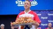 El “Rey del Hot Dog”, recuperó su título de campeón con su noveno triunfo en 10 años