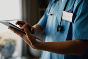 Los residentes médicos extranjeros ocupan puestos críticos en hospitales estadounidenses