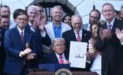 El “show” de Trump: independencia y ley aprobada