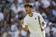Alcaraz sabe sufrir, saca la jerarquía y se cita con Rublev en octavos