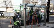 Modernizan las paradas de micros e instalan refugios con un nuevo diseño y tecnología