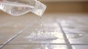 Por qué usar agua oxigenada sobre las juntas