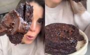 Receta sin harina y sin azúcar: brownie de chocolate sin horno, listo en 5 minutos
