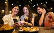 Una guía que califica a locales gastronómicos por la onda de sus clientes desató la polémica