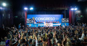 El PJ aprobó una mesa con delegados de Máximo Kirchner y Axel Kicillof para armar un frente y las listas