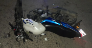 Accidente de tránsito y furia en Ensenada: un joven en moto chocó con un auto y casi linchan a la conductora