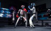 Robots humanoides se calzan los guantes y se enfrentan en el ring
