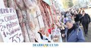 La gente comparó precios y buscó promociones en el Carneo Español