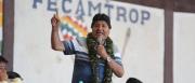Evo dice que tiene que terminar la subvención de combustible en Bolivia