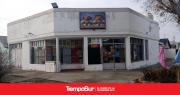 Ingresaron a un local a robar y se habrían olvidado una tarjeta de débito