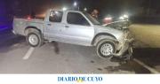 Fuerte colisión entre un auto y una camioneta en Caucete