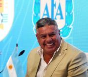 Chiqui Tapia presiona por la vuelta de los visitantes: Sin duda es el folclore del fútbol argentino