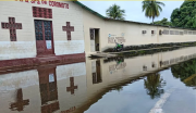 El Orinoco llegó a las puertas de una escuela en Puerto Ayacucho