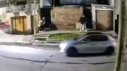 El desgarrador grito de una mujer en medio un robo en Lanús: “¡Te da el auto, dejalo!”