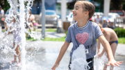 ¡A refrescarse en verano! Guía de piscinas y splash pad activos en Charlotte: gratis o a bajo costo