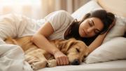 Dormir con tu perro en invierno: beneficios, riesgos y consejos para un descanso seguro