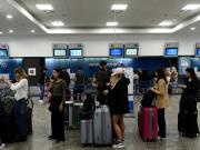 Las aerolíneas criticaron el paro de controladores aéreos para vacaciones de invierno y advirtieron que no podrán reubicar a todos los pasajeros