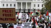 Activistas protestan frente a la Casa Blanca por reunión Trump-Netanyahu