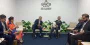 México propone a los BRICS destinar el 1% del gasto militar a desarrollo