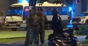 Viral: El épico ingreso de Batman sorprende a periodista antes de un desfile militar