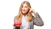 Este hábito natural y cotidiano le dará mayor salud a tu cerebro que las terapias más costosas: busca apoyo en alguien de confianza