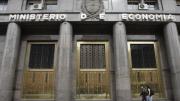 Canje billonario y más deuda en pesos