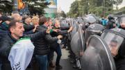 Protesta, represión y cacería de trabajadores en las puertas del INTI