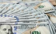 El dólar, cerca de los $1.300 y cayeron las acciones