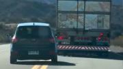 Un automovilista fue filmado mientras realizaba un peligroso sobrepaso en la Ruta 7