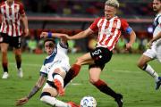 ¿Cómo se define la Supercopa Internacional entre Vélez y Estudiantes en caso de empate?