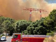 Alarma en Francia por un violento incendio forestal cerca de Marsella que amenaza con llegar a la ciudad