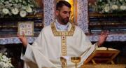 Sacerdote italiano faltó a la misa, colaboradores acudieron a su vivienda y lo que encontraron dejó a todos en shock