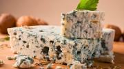 Perecen lo mismo, pero no lo son: cuál es la diferencia poco conocida entre el queso azul y el queso roquefort