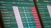 Las aerolíneas cuestionaron el paro de controladores aéreos y los gremios se defendieron
