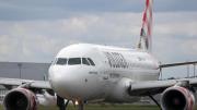 Hombre muere tras ser succionado por la turbina de un avión: ingresó a la pista segundos antes del despegue