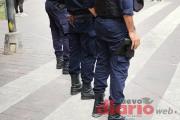 Siniestro vial en pleno centro: madre e hijo hospitalizados tras chocar en moto contra un auto