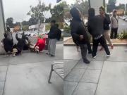 Una disputa en la fila para comprar cartas de Pokémon terminó en un violento enfrentamiento: lo apuñaló con un vidrio
